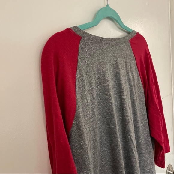 TORRID- Christmas Heather Gray Soft Tee - Size 2 - Picture 12 of 13